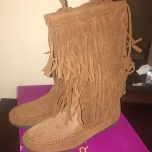 Fringe boots